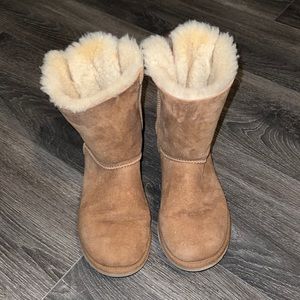 Brown uggs